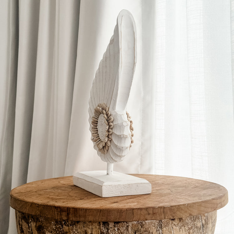 Coastal Sunburst Shell Stand – White