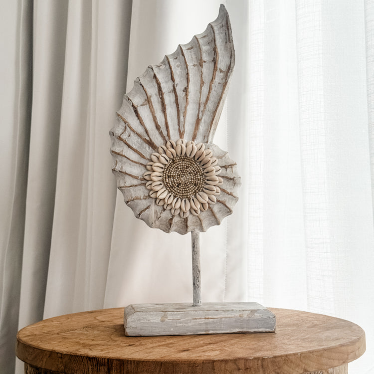Driftwood Sunburst Shell Stand – Natural