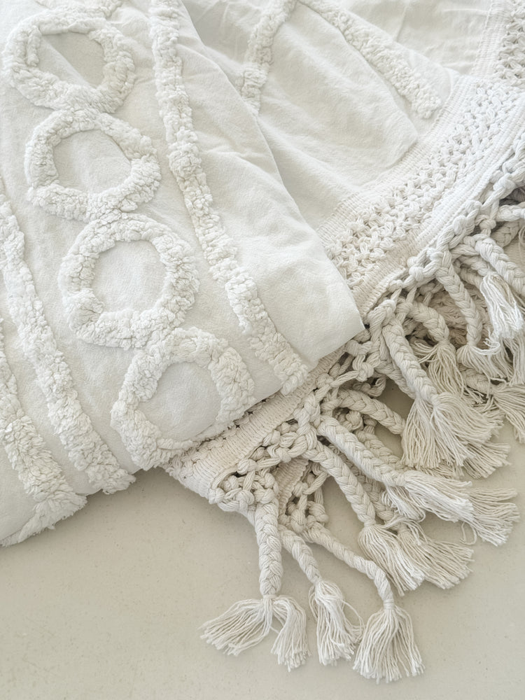 Halayah Throw – Ivory Chenille Tufted Luxe