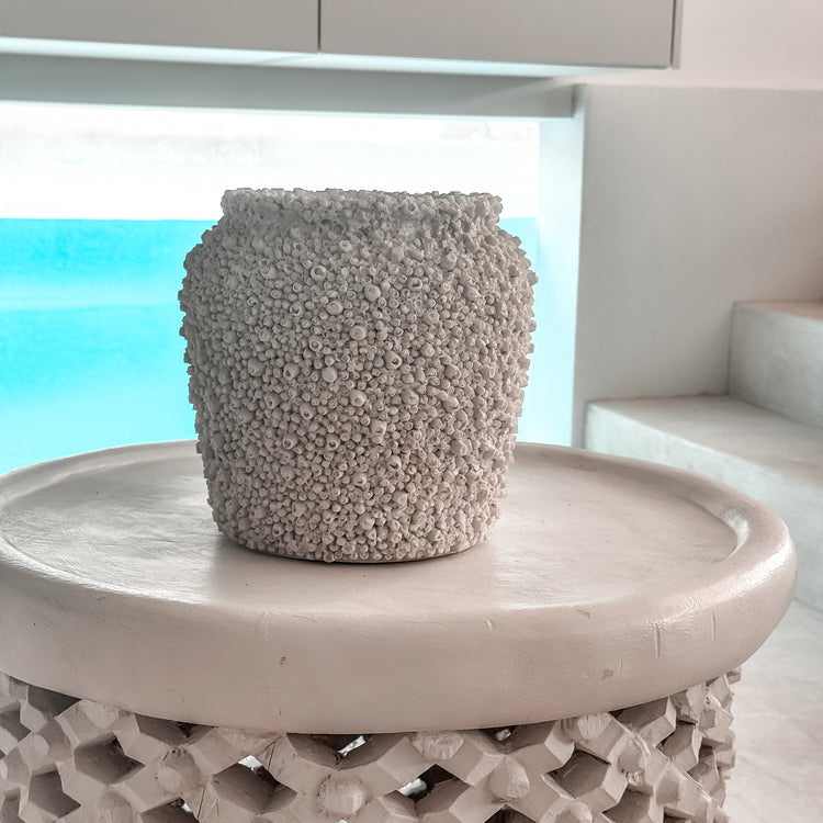 Reina Resin Pot - White