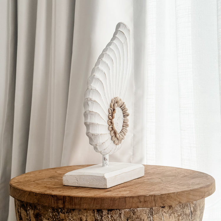 Coastal Sunburst Shell Stand – White