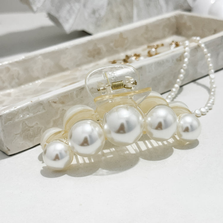 Paloma Pearl Hair Claw Clip