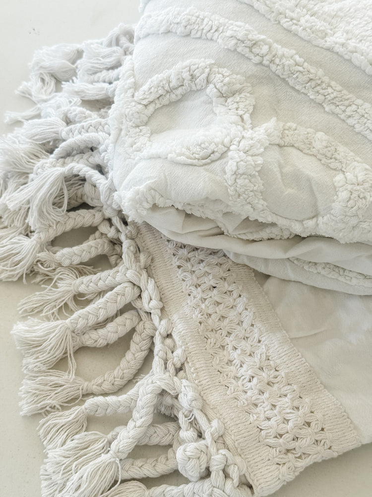 Halayah Throw – Ivory Chenille Tufted Luxe