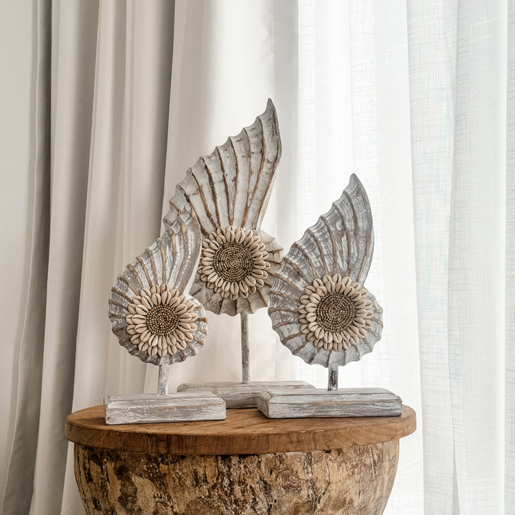 Driftwood Sunburst Shell Stand – Natural