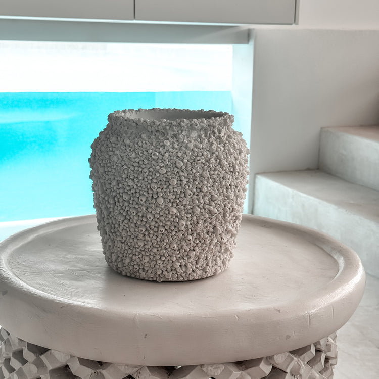 Reina Resin Pot - White