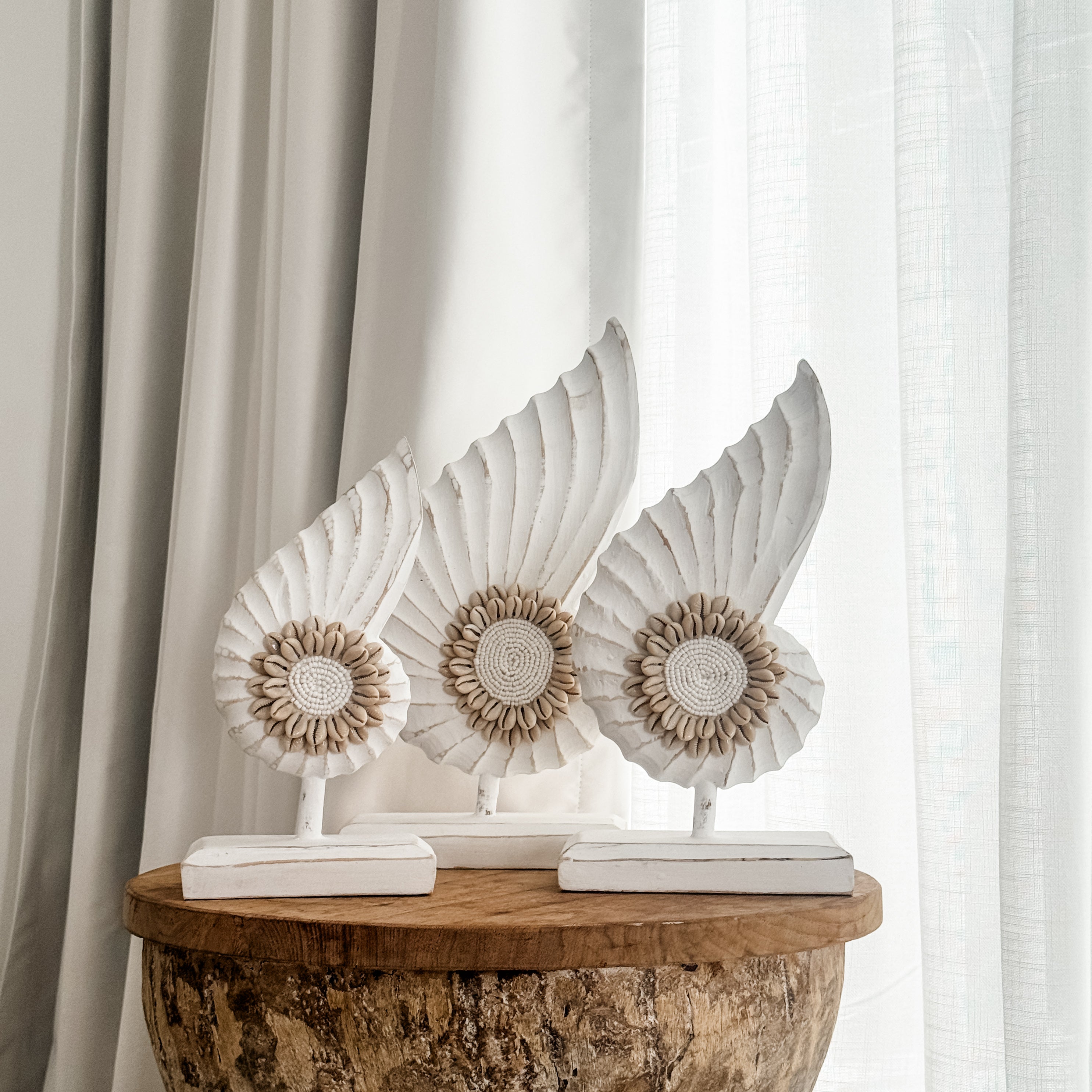Shell Shape Stand Coastal Sunburst Shell Stand – White