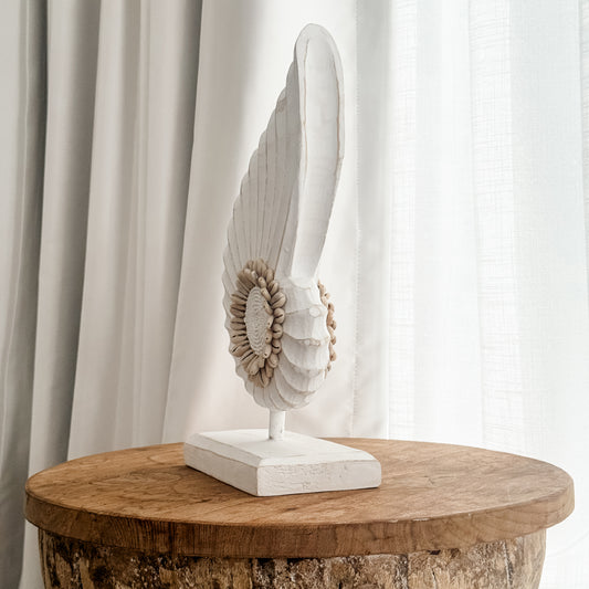 Coastal Sunburst Shell Stand – White