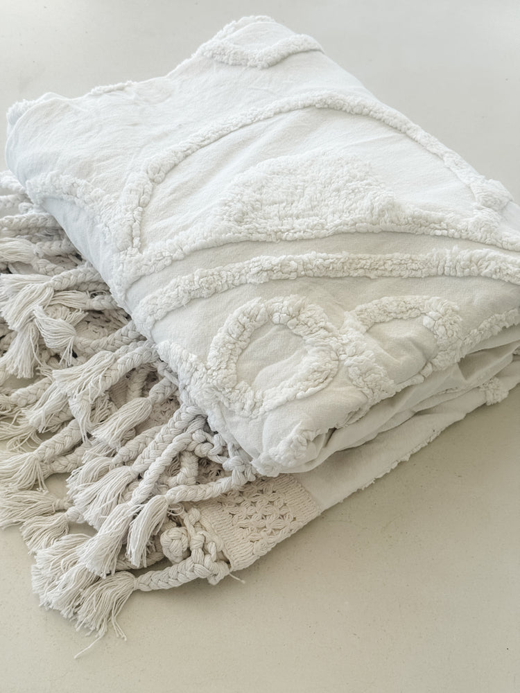 Halayah Throw – Ivory Chenille Tufted Luxe