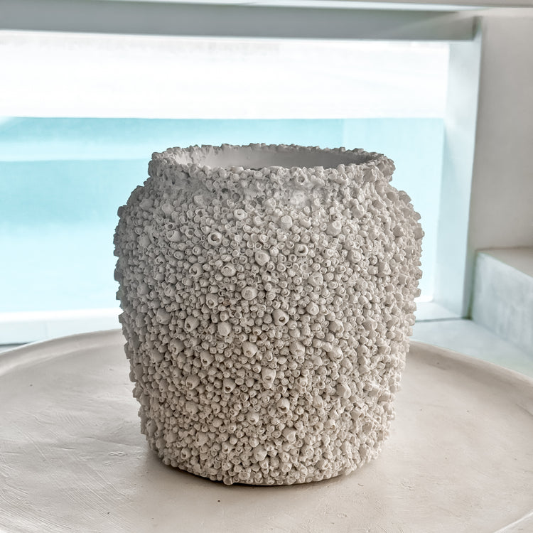 Reina Resin Pot - White