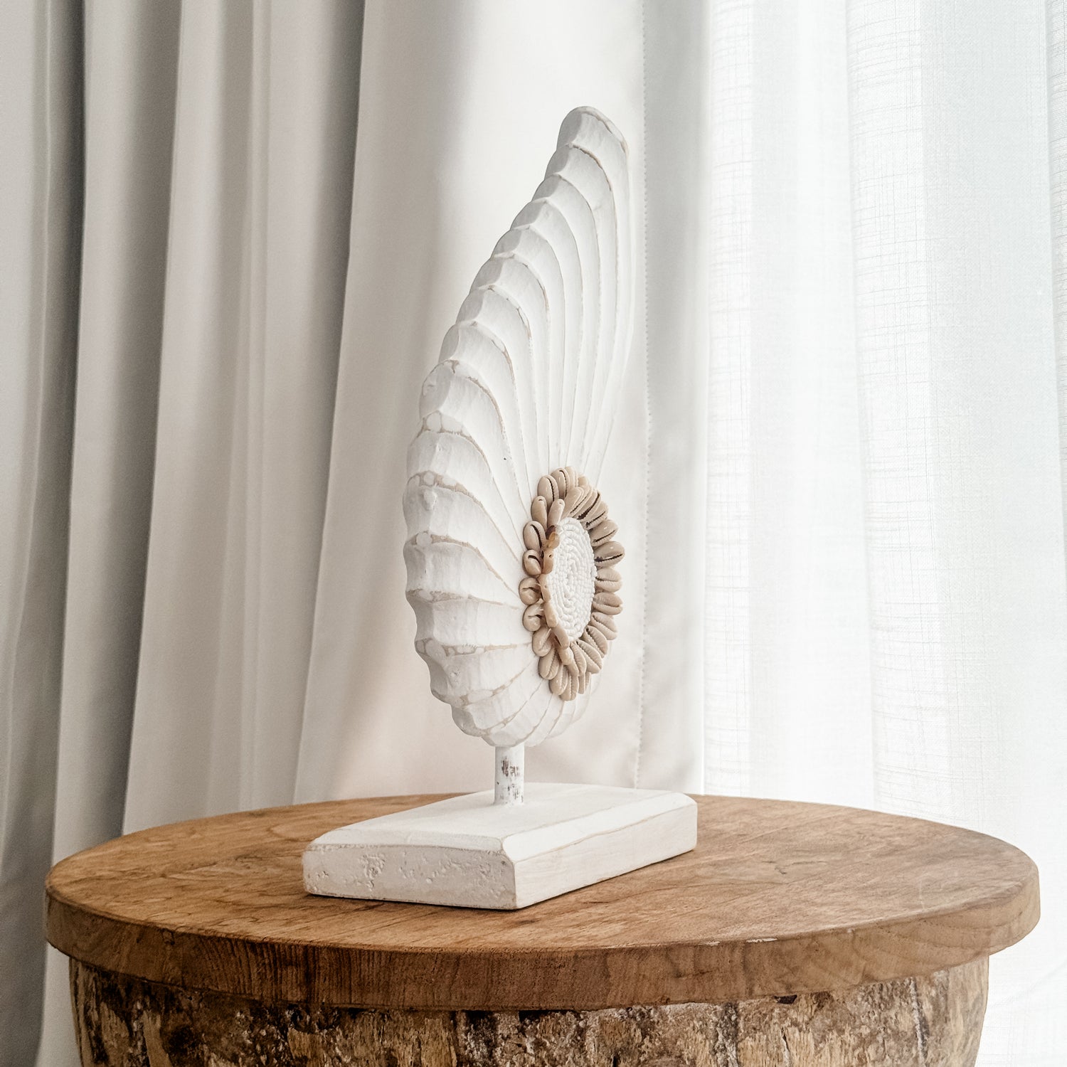 Shell Shape Stand Coastal Sunburst Shell Stand – White