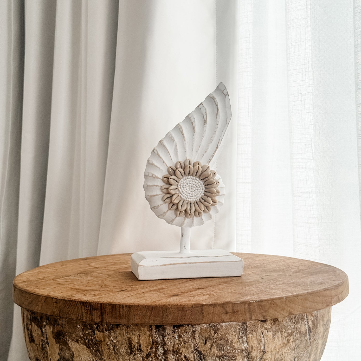Small Shell Stand Coastal Sunburst Shell Stand – White