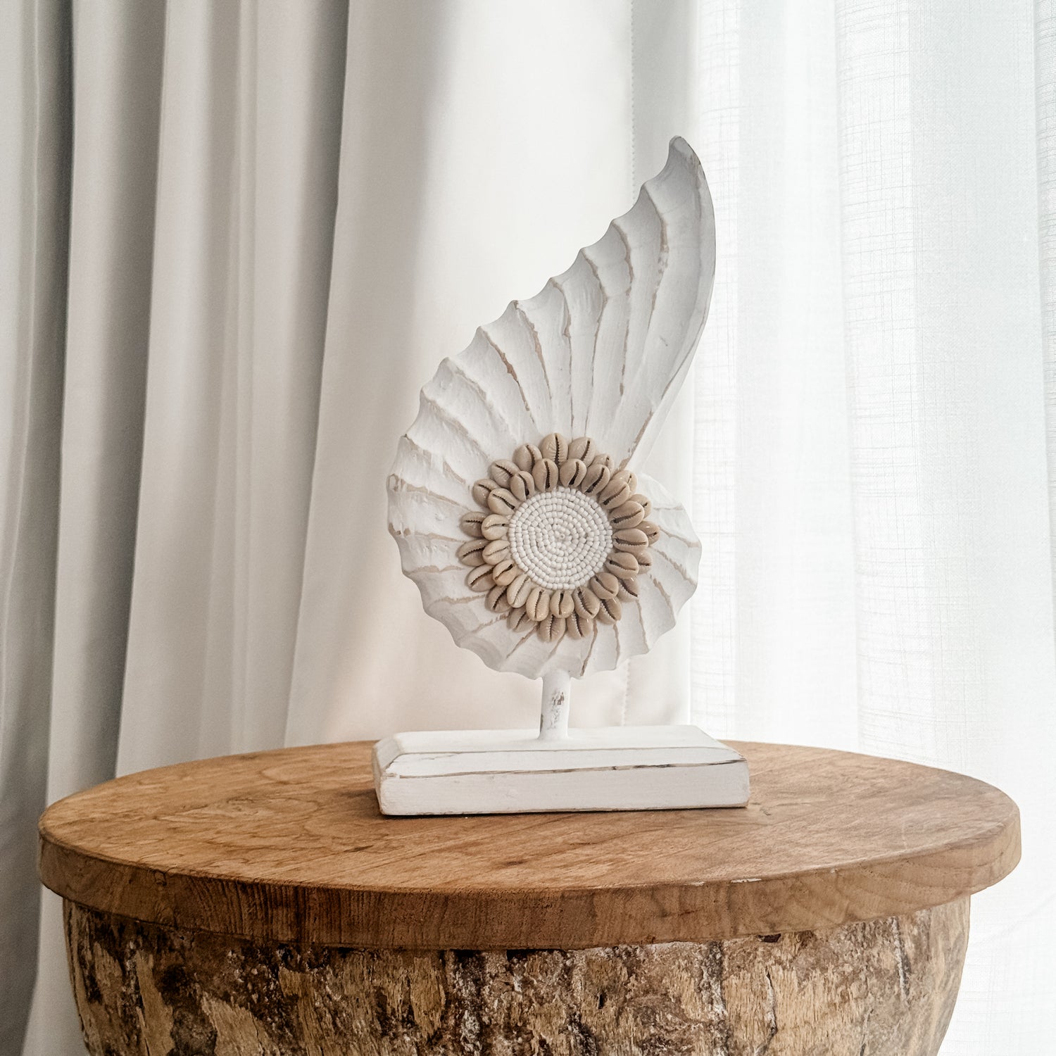 Shell Shape Stand Coastal Sunburst Shell Stand – White