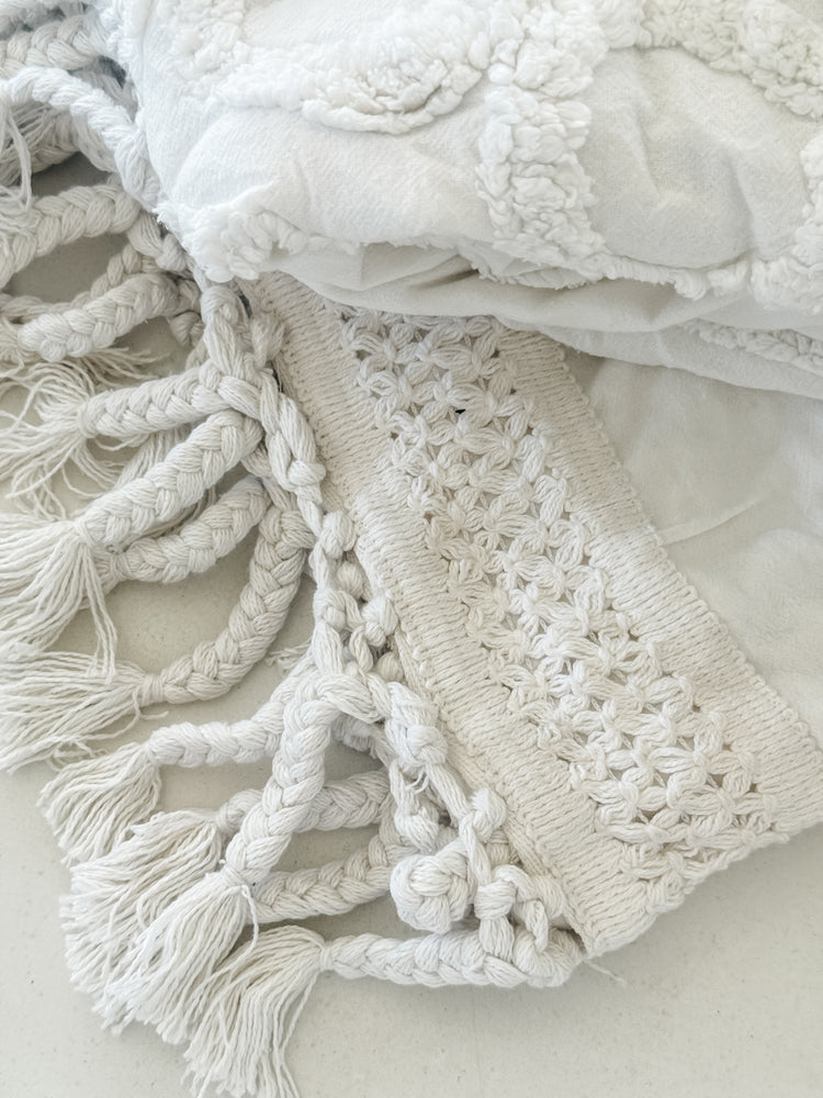Halayah Throw – Ivory Chenille Tufted Luxe
