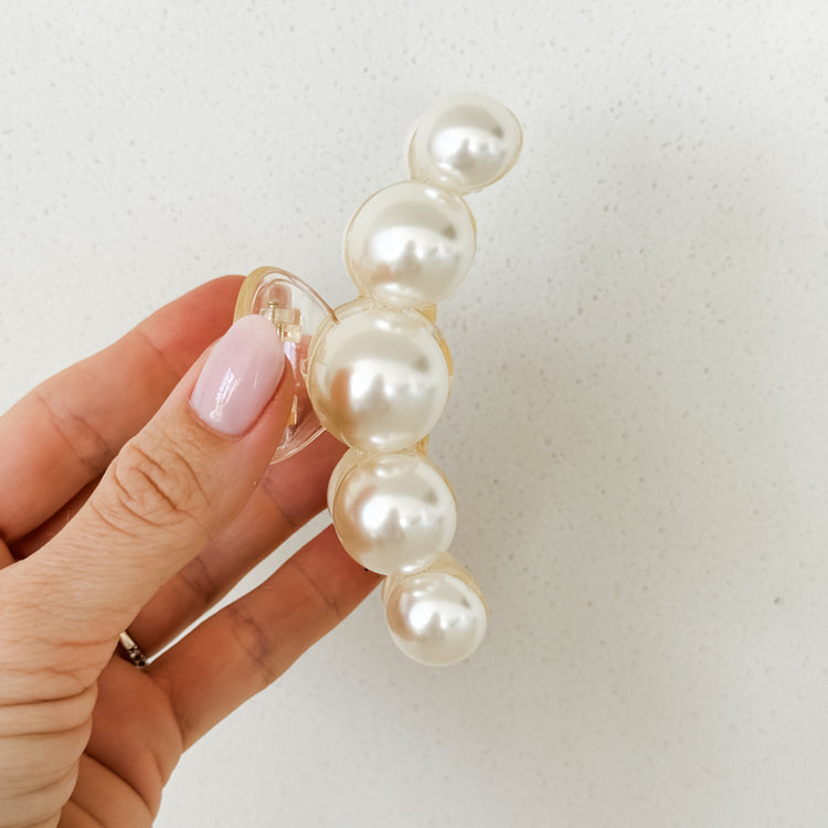 Paloma Pearl Hair Claw Clip